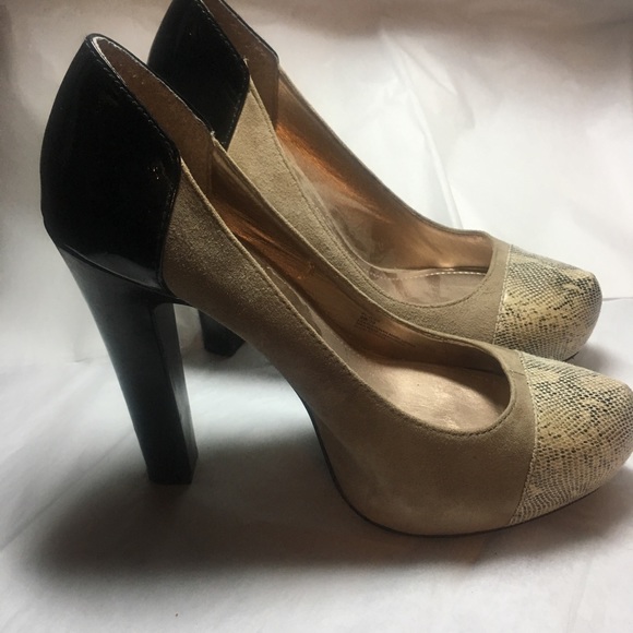 BCBG Paris snakeskin tan suede black leather pumps - Picture 6 of 7